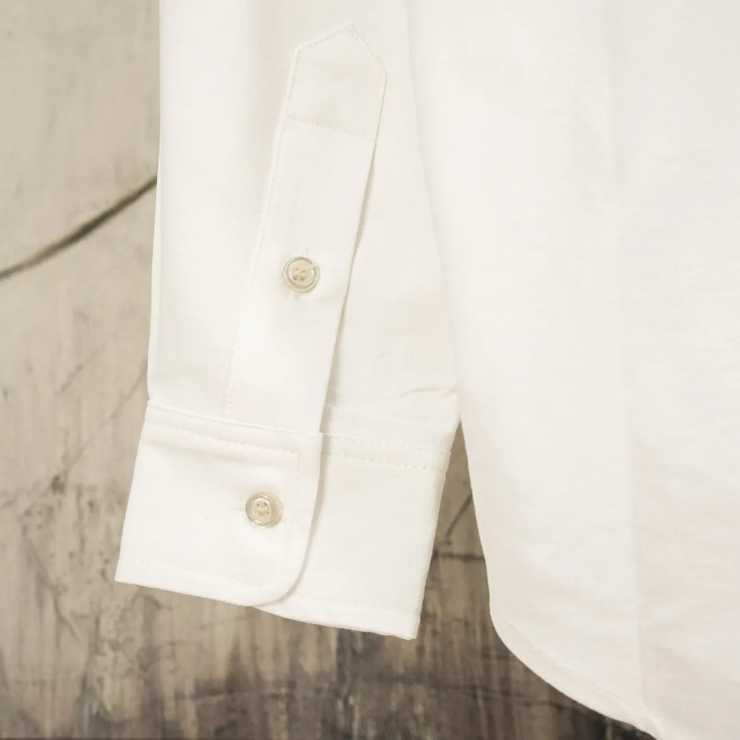 P270 zp version [Exclusive supply] Ralph Lauren/Ralph Lauren's classic evergreen single product 100 cotton Oxford spun old money style casual long-sleeved shirt. 100% restored workmanship. The entire garment is embedded with seams and clean edges. The upper back seams are reorganized for a better fit. ✅ 100 cotton Oxford spun on the face. Pre-wash treatment. The texture is tight and soft. ✅ Custom dyed original pearlescent white bottom buttons. Size partitions. ✅ Special shaped chiffon foil is included in the collar door tube. It is not easy to deform and pull. ✅ RL classic version of the Oxford shirt. The thick and crisp feeling brought by the Oxford cloth. It can be worn alone or as an outer layer. It can be worn in all seasons. It is a must-have item for the wardrobe. Get it with your eyes closed. Color: black, white, pink, blue, carbon gray, khaki, navy blue and red label, dark blue and white label (8 colors) Size: S M L XL Number: WW10974